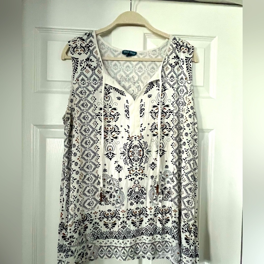 3 Sleeveless blouses